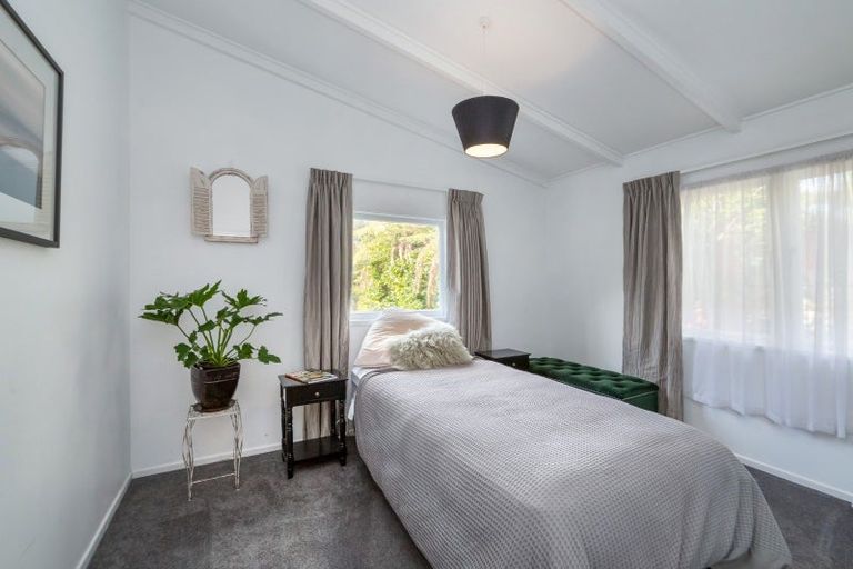 Photo of property in 8 Vista Crescent, Maoribank, Upper Hutt, 5018