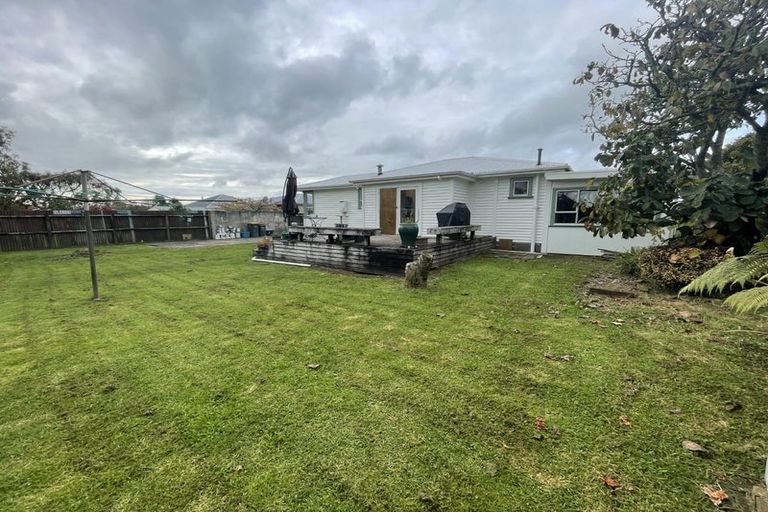 Photo of property in 12 Standish Street, Inglewood, 4330