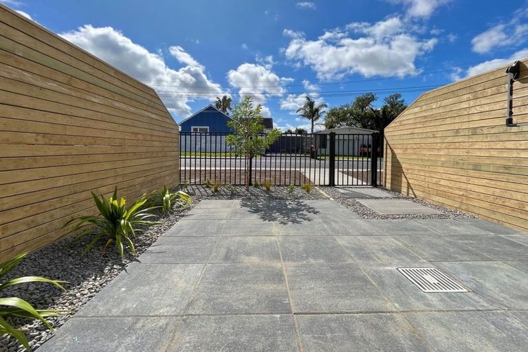 Photo of property in 2f Stokes Avenue, Te Atatu Peninsula, Auckland, 0610
