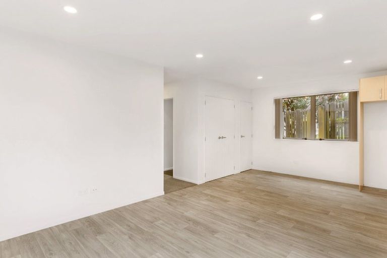 Photo of property in 12 Felicity Place, Unsworth Heights, Auckland, 0632