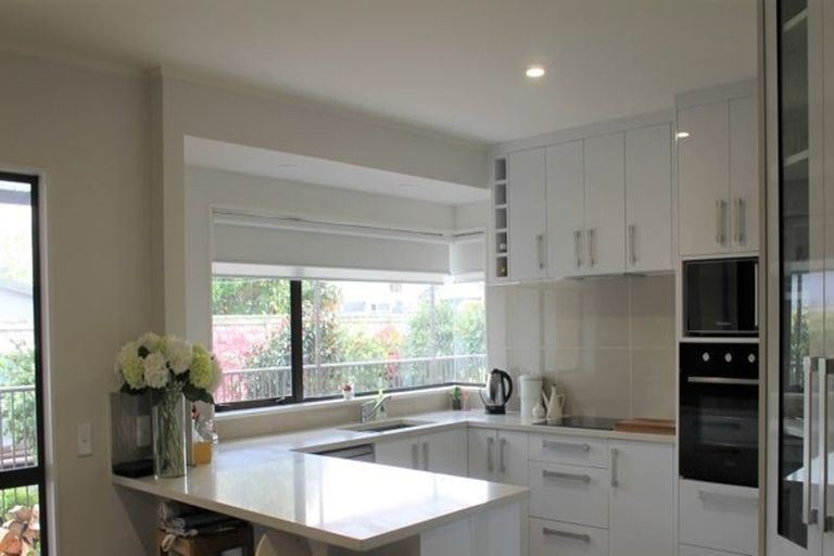 Photo of property in 4 Coolen Place, Tuakau, 2121