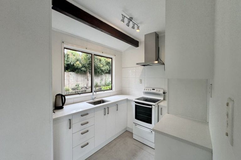 Photo of property in 1/38a Blakeborough Drive, Forrest Hill, Auckland, 0620