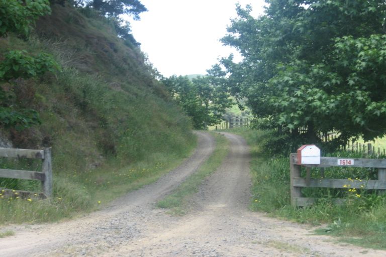 Photo of property in 1614 Old Coach Road, Pukehina, Te Puke, 3186