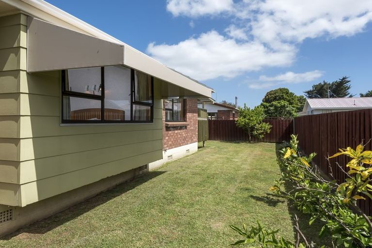 Photo of property in 2/3 Seaward Place, Wattle Downs, Auckland, 2103