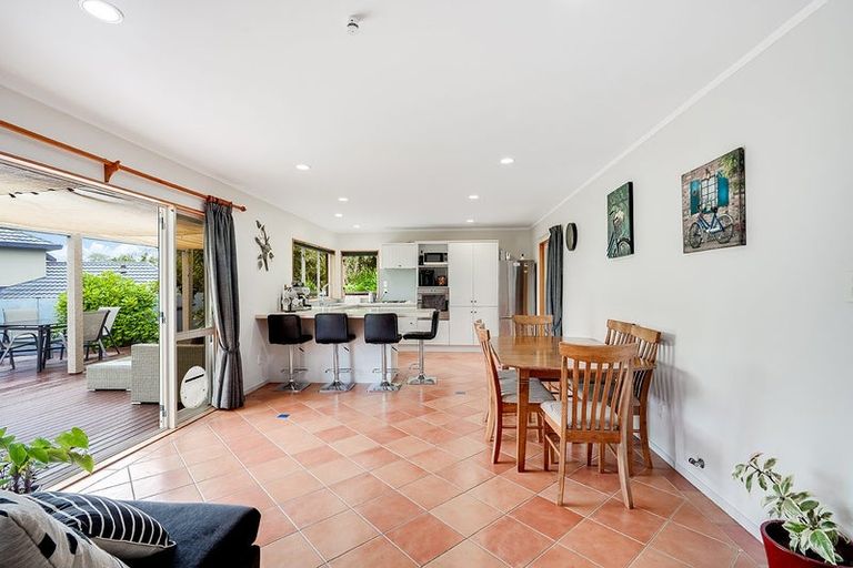 Photo of property in 37 Greenfield Drive, Western Heights, Hamilton, 3200