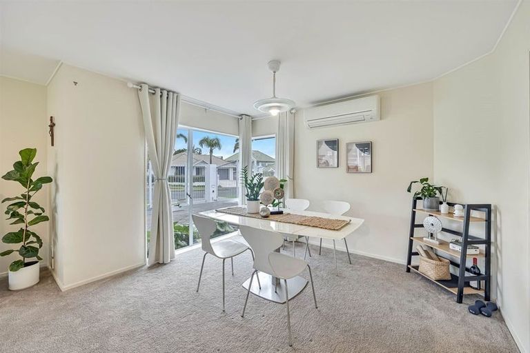 Photo of property in 1 Driscoll Place, Farm Cove, Auckland, 2012