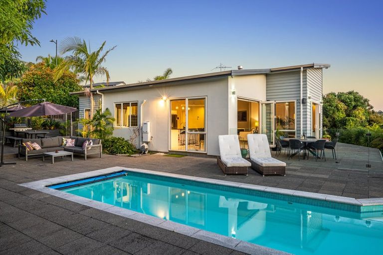 Photo of property in 29 Schopolo Place, Schnapper Rock, Auckland, 0632