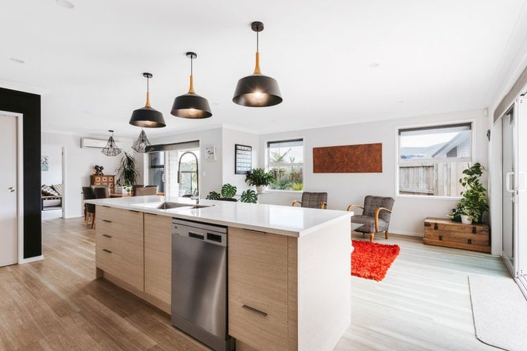 Photo of property in 6 Fuller Street, Papamoa Beach, Papamoa, 3118