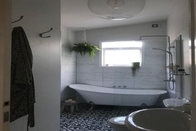 Photo of property in 959 Beach Road, Torbay, Auckland, 0630