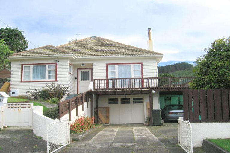 Photo of property in 24 Hampton Hill Road, Tawa, Wellington, 5028