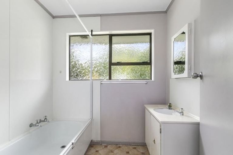 Photo of property in 353 Wellington Road, Wainuiomata, Lower Hutt, 5014