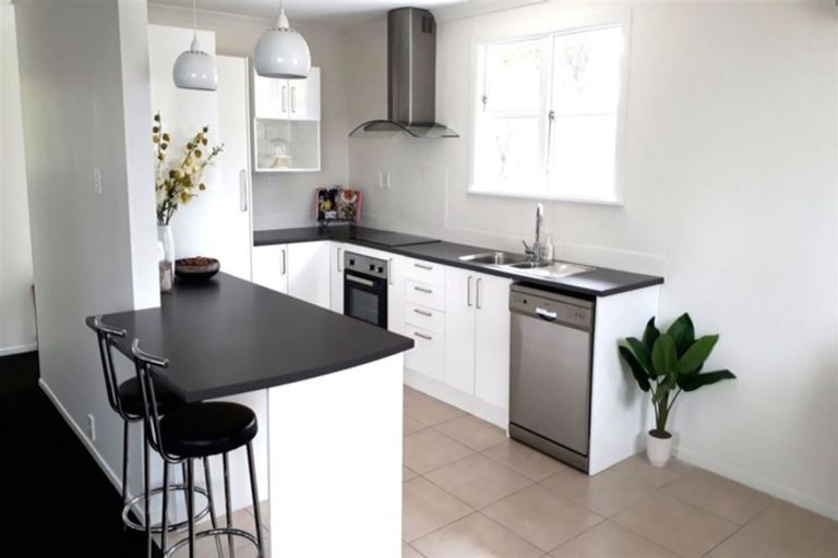 Photo of property in 41 Ruamahanga Crescent, Terrace End, Palmerston North, 4410