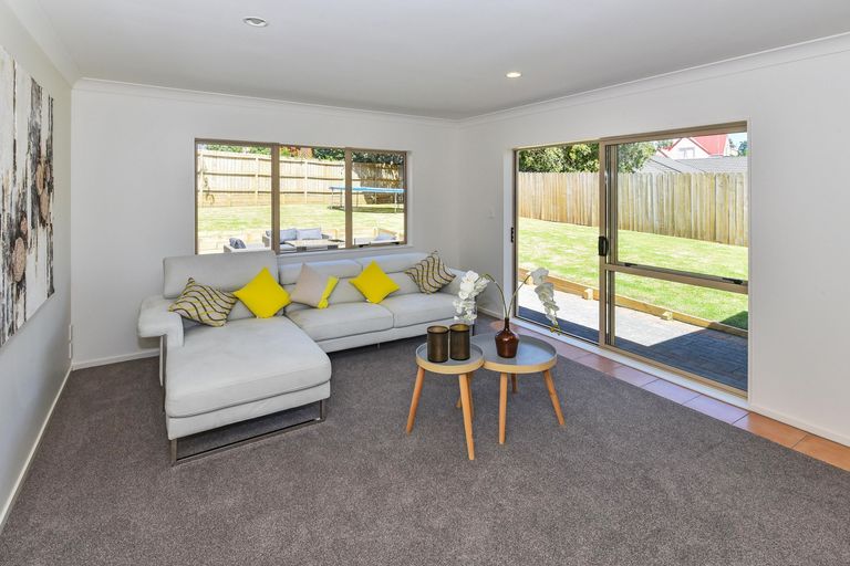 Photo of property in 50 Lothian Brae, Wattle Downs, Auckland, 2103