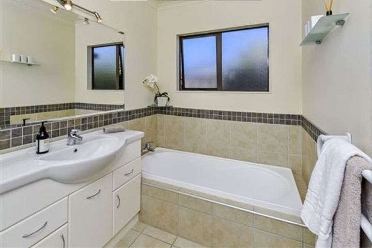 Photo of property in 5 Starlight Cove, Hobsonville, Auckland, 0618