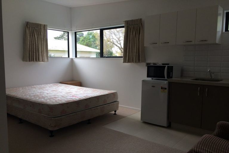 Photo of property in 34 House Avenue, Mangere Bridge, Auckland, 2022