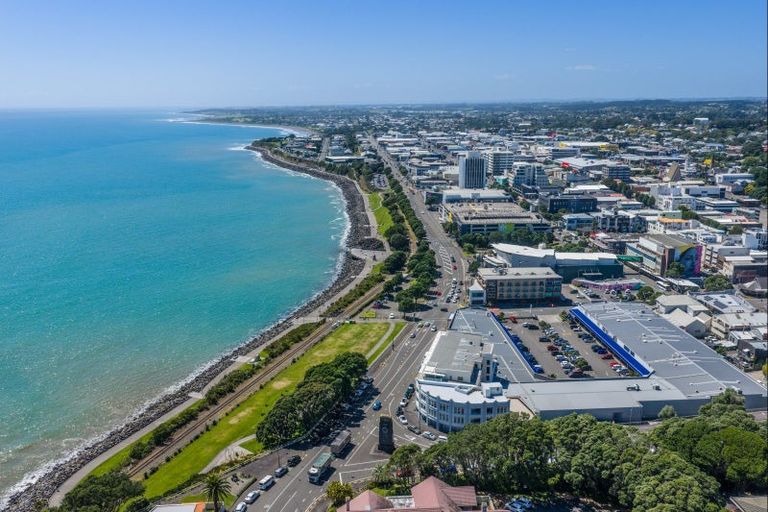 Photo of property in 1c Queen Street, New Plymouth, 4310