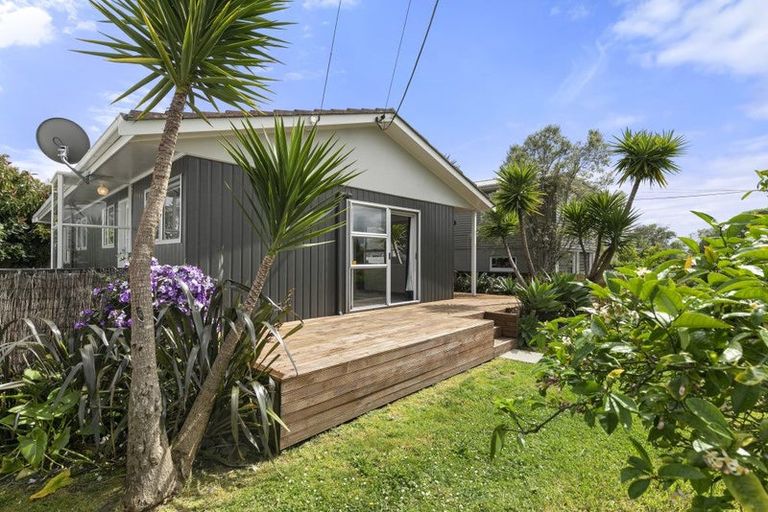 Photo of property in 1/322 Royal Road, Massey, Auckland, 0614