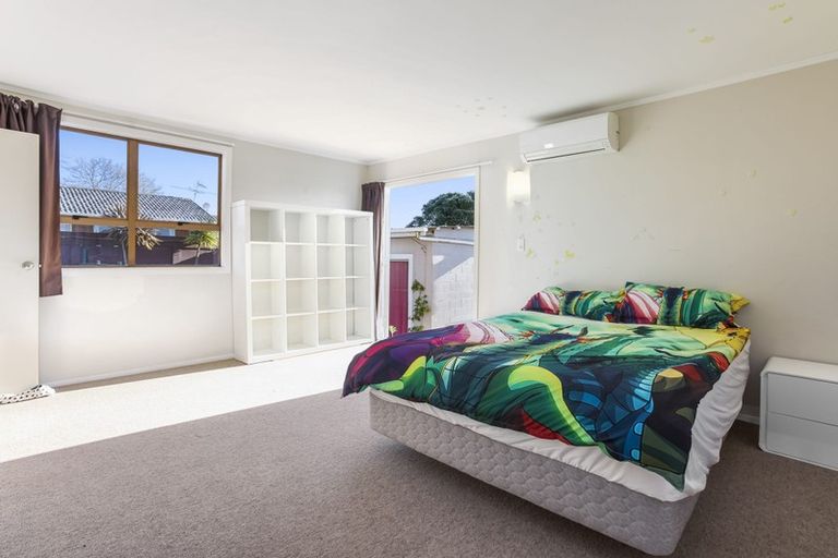 Photo of property in 17 Seabrook Avenue, New Lynn, Auckland, 0600