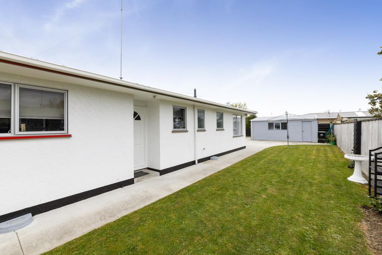 Photo of property in 24 Motuoapa Place, Kelvin Grove, Palmerston North, 4414