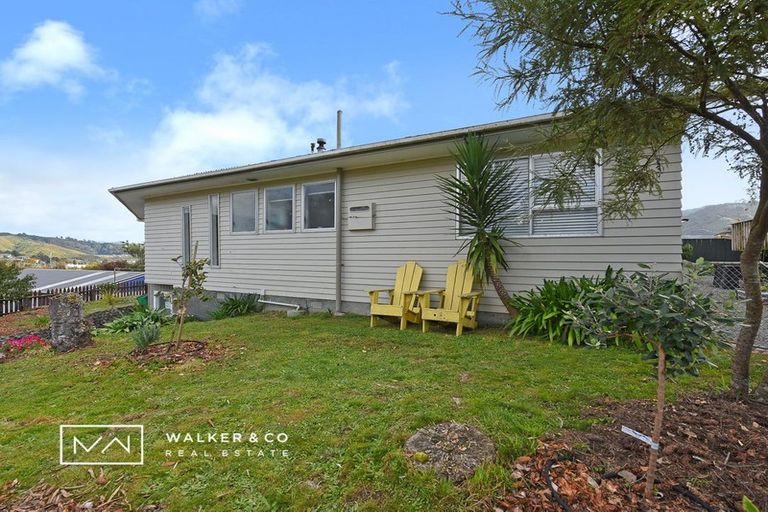 Photo of property in 7 Radiata Grove, Brown Owl, Upper Hutt, 5018
