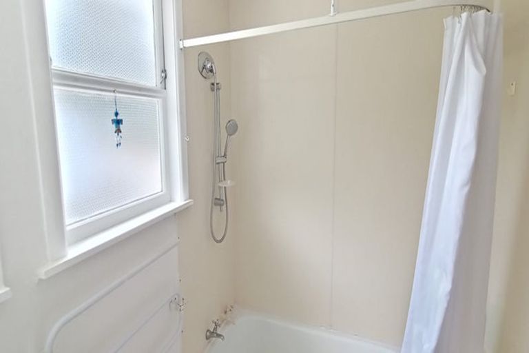 Photo of property in 5 Cypress Drive, Maungaraki, Lower Hutt, 5010