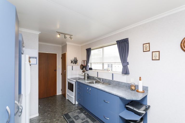 Photo of property in 24 Motuoapa Place, Kelvin Grove, Palmerston North, 4414