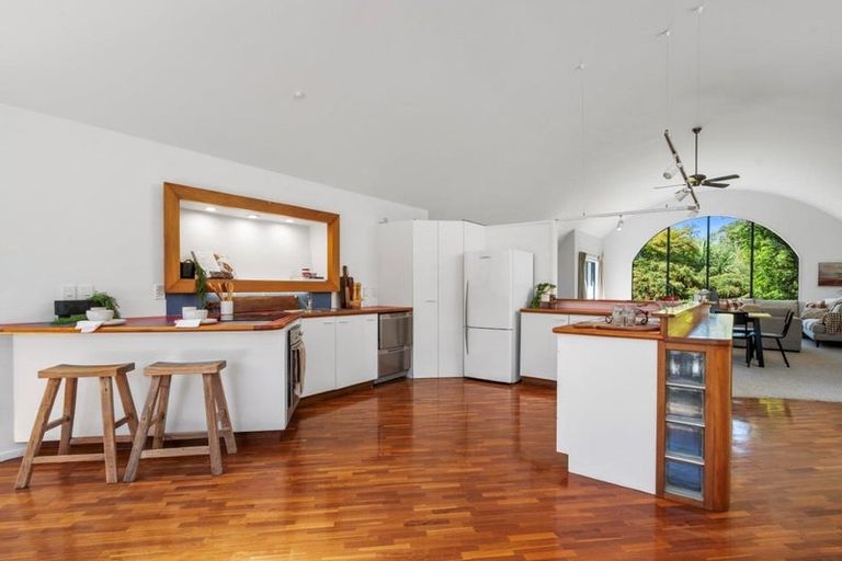 Photo of property in 63 Pomona Road, Kumeu, 0891