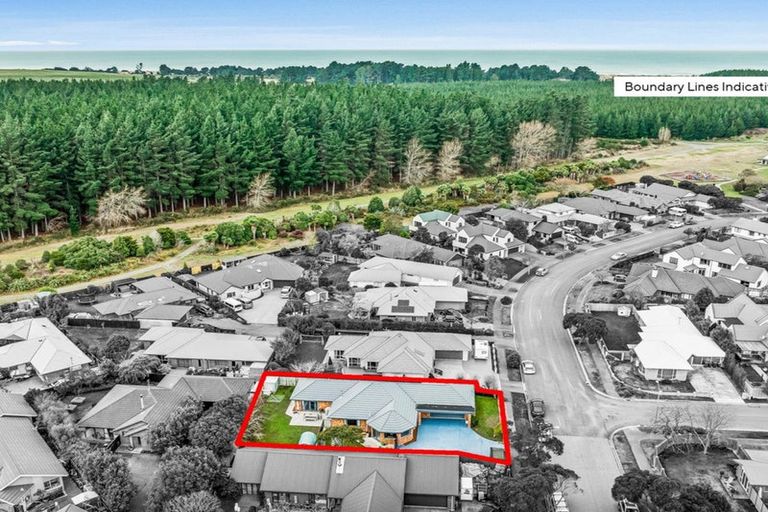 Photo of property in 21 Forest Drive, Parklands, Christchurch, 8083