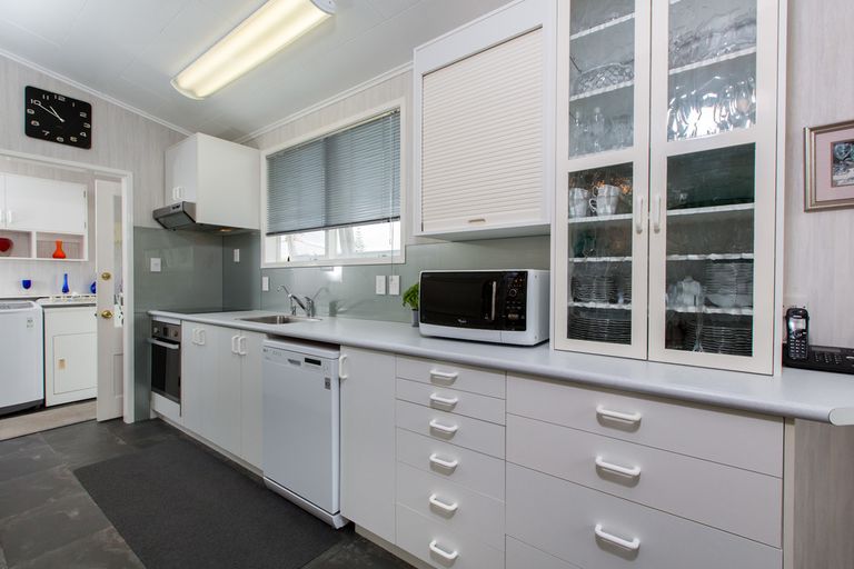 Photo of property in 4 De Thiery Place, Pakuranga Heights, Auckland, 2010