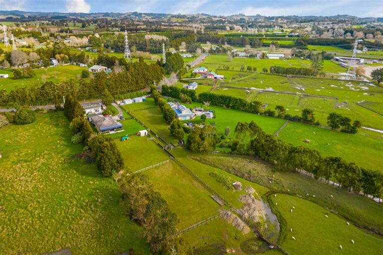 Photo of property in 278 Boord Crescent, Kumeu, 0891