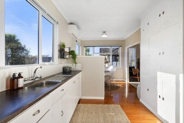 Photo of property in 88 Govett Avenue, Frankleigh Park, New Plymouth, 4310