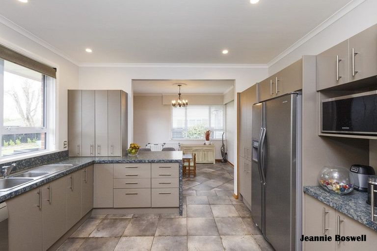 Photo of property in 9 Innes Place, Roslyn, Palmerston North, 4414