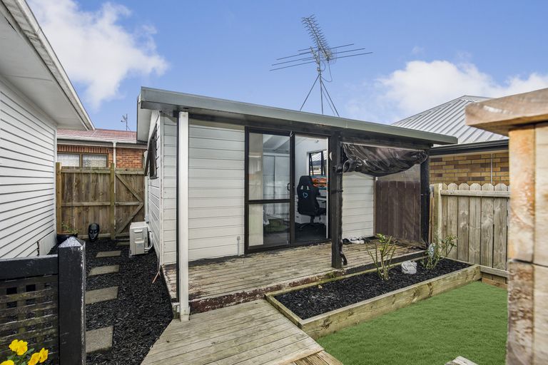 Photo of property in 8 Orakau Road, Mangere East, Auckland, 2024