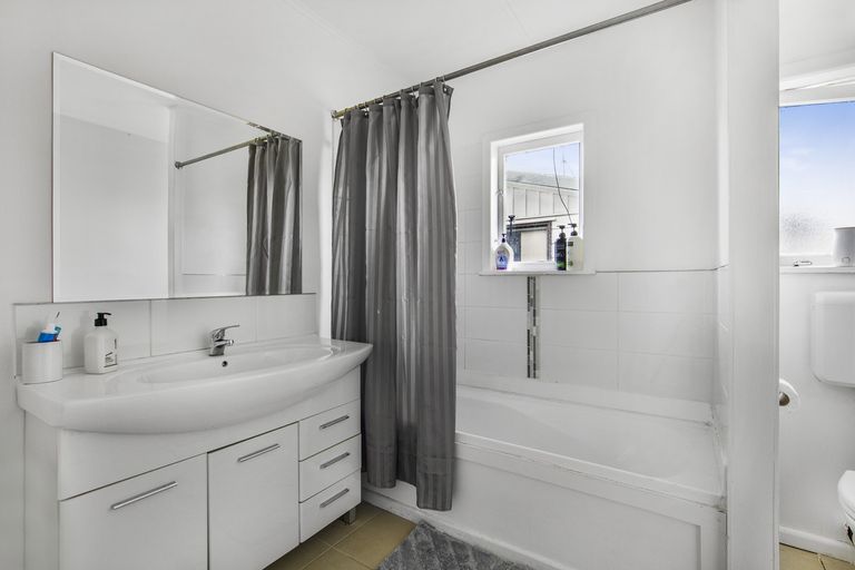 Photo of property in 8 Orakau Road, Mangere East, Auckland, 2024