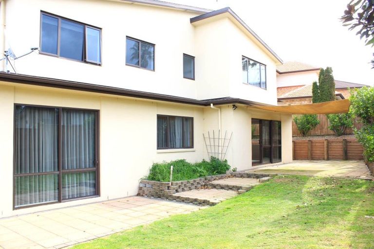 Photo of property in 5 Gibbston Crescent, Flat Bush, Auckland, 2016