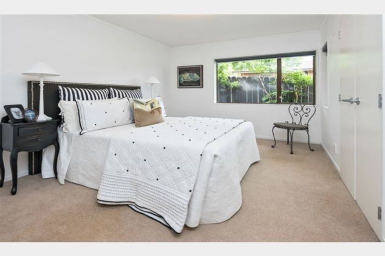 Photo of property in 53 Mirrabooka Avenue, Botany Downs, Auckland, 2010