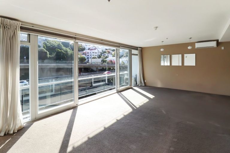 Photo of property in Montreaux Apartments, 1f/164 The Terrace, Wellington Central, Wellington, 6011
