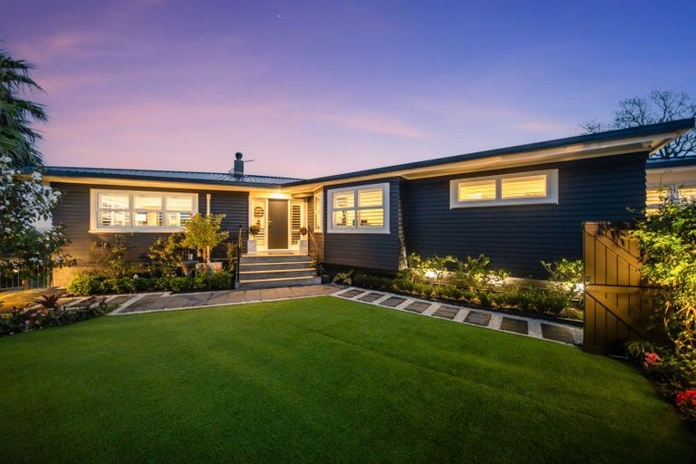 Photo of property in 81 Bleakhouse Road, Howick, Auckland, 2014