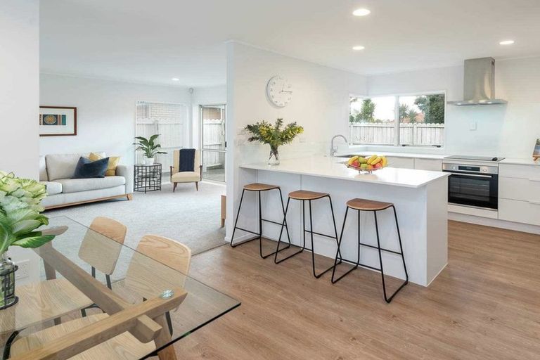 Photo of property in 2/23 Tarnica Road, Northpark, Auckland, 2013