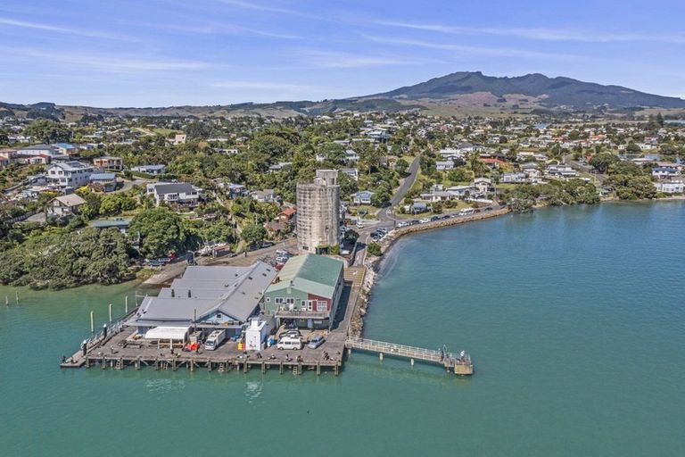 Photo of property in 77 Wallis Street, Raglan, 3225