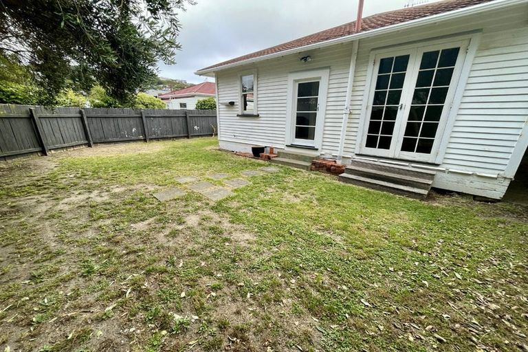 Photo of property in 23 Severn Street, Island Bay, Wellington, 6023