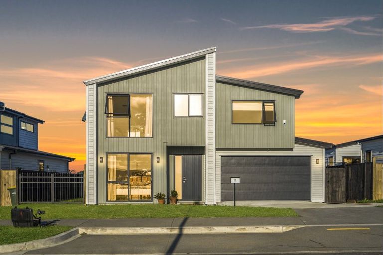 Photo of property in 11 Koiora Road, Clarks Beach, 2122