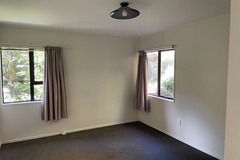 Photo of property in 8a Parsons Glen, Karori, Wellington, 6012
