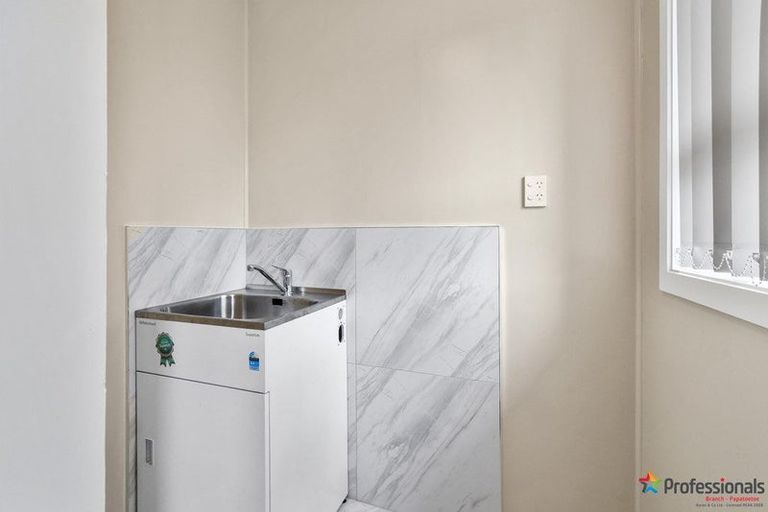 Photo of property in 34 Convair Crescent, Mangere, Auckland, 2022