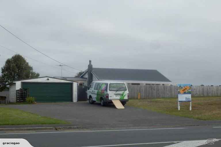 Photo of property in 1/884 East Coast Road, Northcross, Auckland, 0630