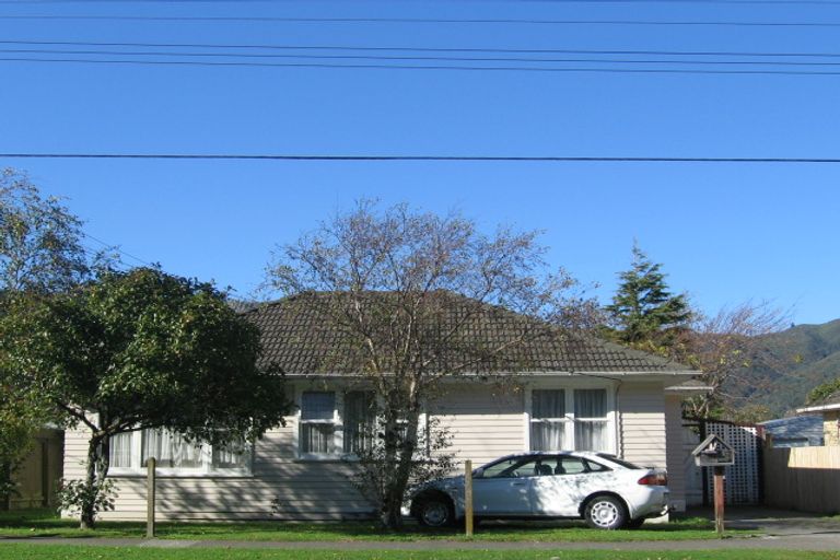 Photo of property in 125 George Street, Stokes Valley, Lower Hutt, 5019