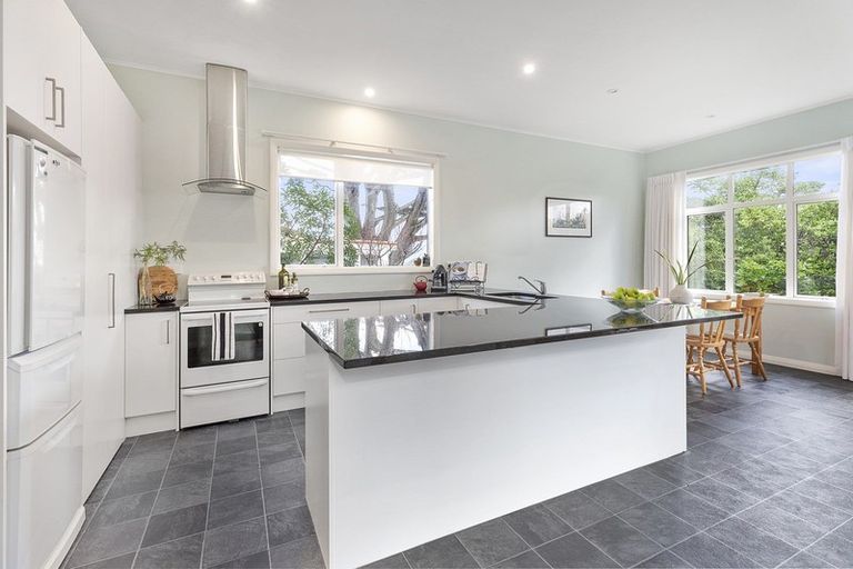 Photo of property in 11 Tio Tio Road, Miramar, Wellington, 6022