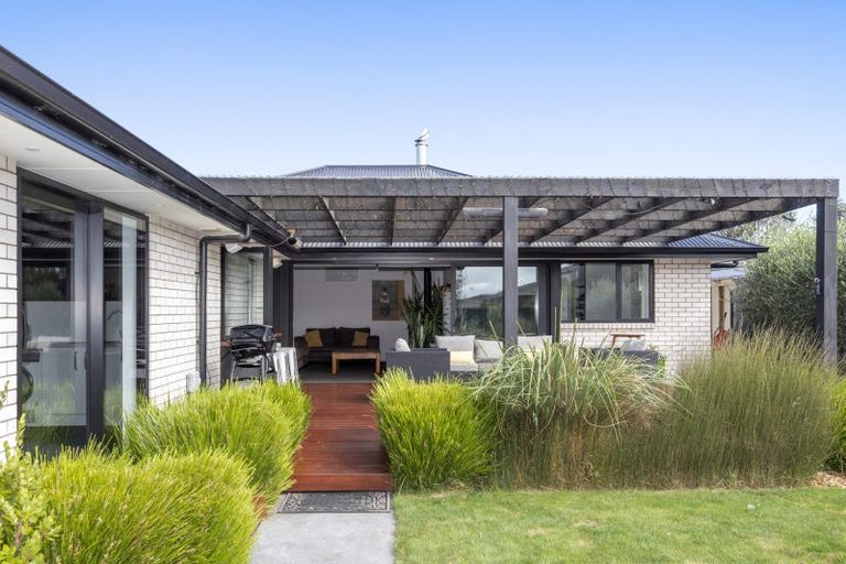 Photo of property in 17 Chipping Lane, Redwood, Christchurch, 8051