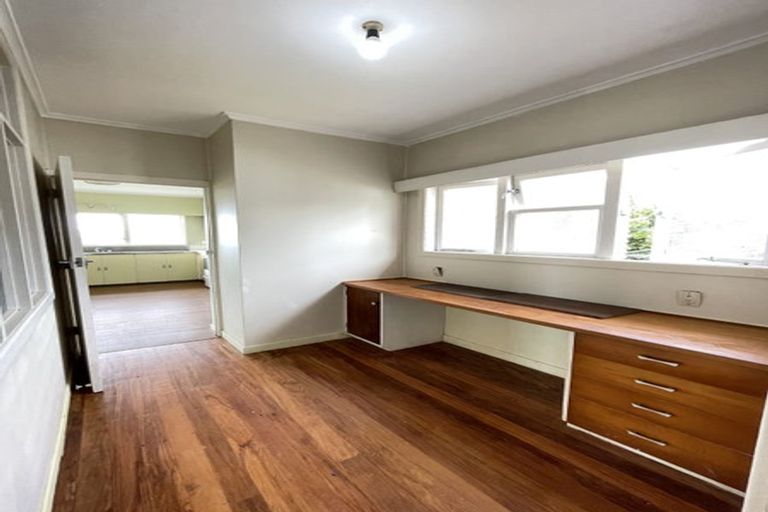 Photo of property in 89 Forrest Hill Road, Milford, Auckland, 0620
