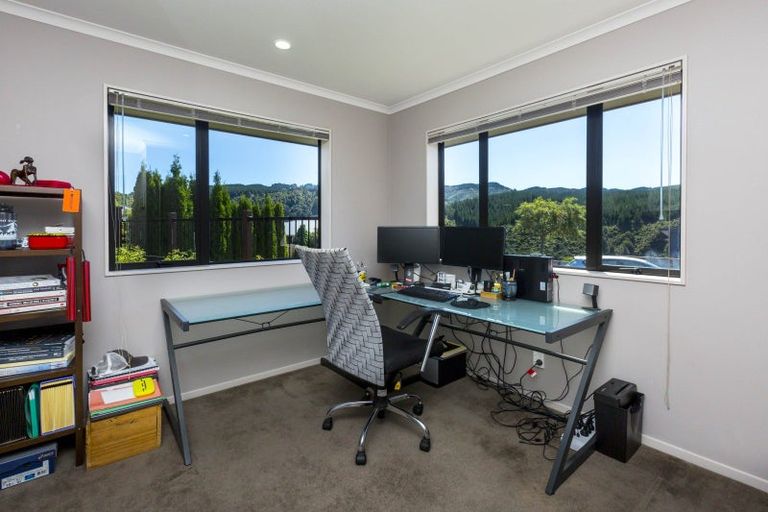 Photo of property in 6 Mcewen Crescent, Riverstone Terraces, Upper Hutt, 5018